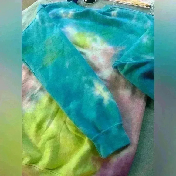 🧽 3-pc bundle: SpongeBob & Friends tie-dye Sweatshirt, glasses, and ankle socks - Picture 4 of 4